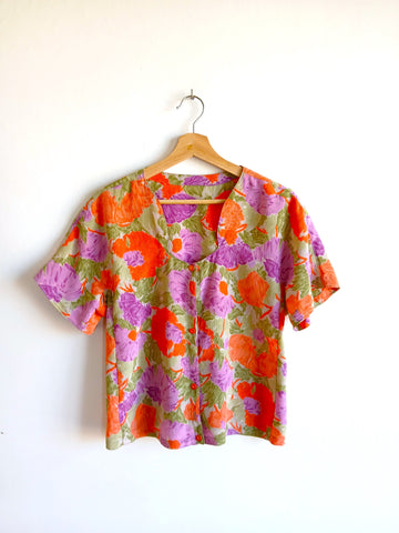 Camisa Vintage Hecha a Mano Flores y Botones