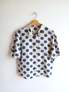 Camisa Vintage Lunares y Botones Dorados