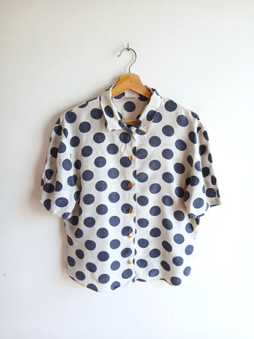 Camisa Vintage Lunares y Botones Dorados