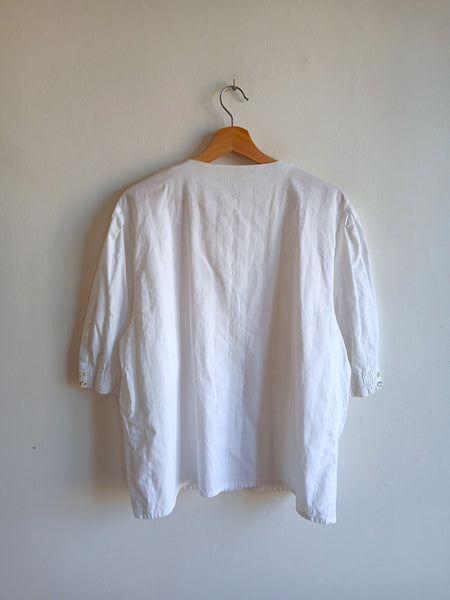 Camisa Vintage Blanca con Botones y Bordadito