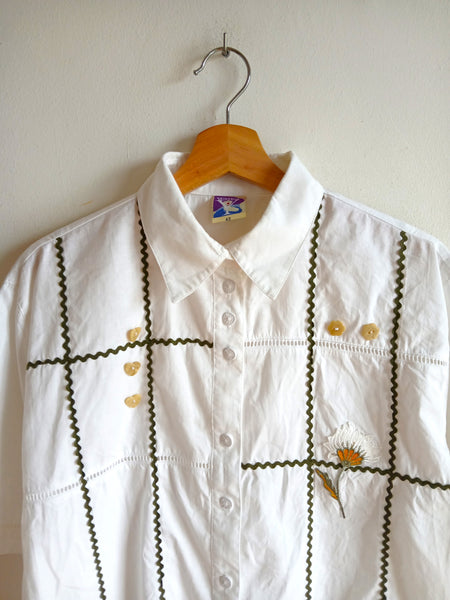 Camisa Vintage Bordados y Botones