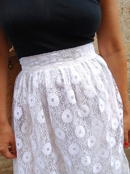 Falda Vintage Blanca Flores Bordadas
