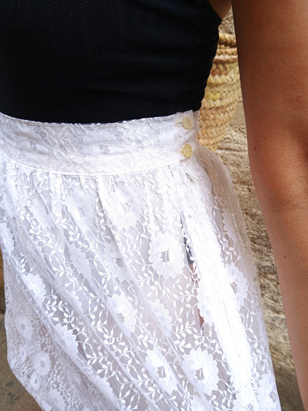 Falda Vintage Blanca Flores Bordadas