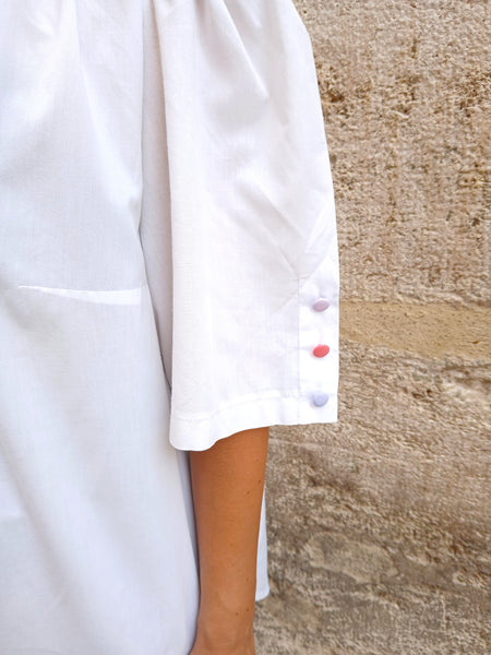 Camisa Vintage Blanca con Bordados de Uvas