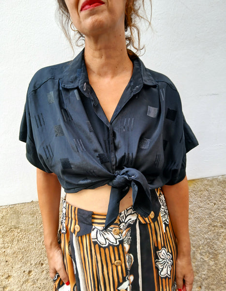 Camisa Vintage Negra 80s con Bordados Satinados - Talla M