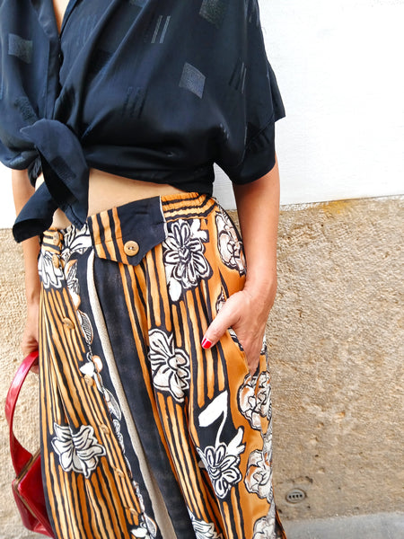 Falda Vintage Floral con Botones y Bolsillos - Talla M